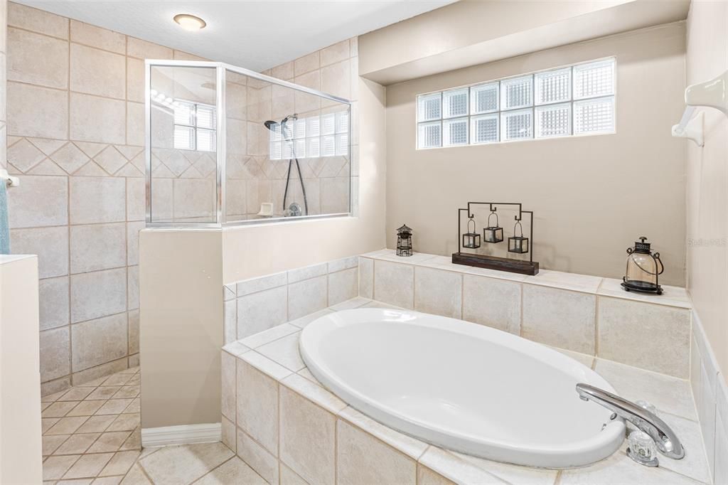 For Sale: $550,000 (4 beds, 2 baths, 2020 Square Feet)