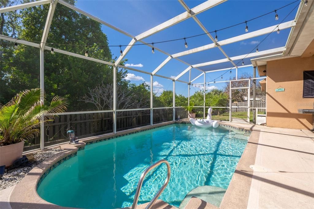 For Sale: $550,000 (4 beds, 2 baths, 2020 Square Feet)