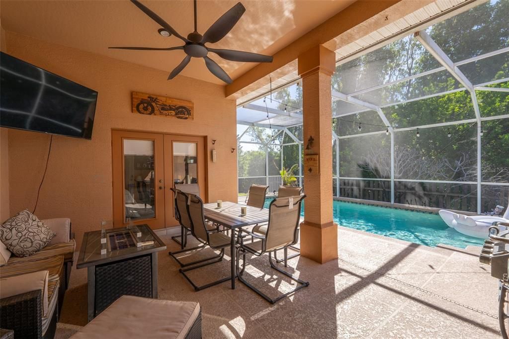 For Sale: $550,000 (4 beds, 2 baths, 2020 Square Feet)
