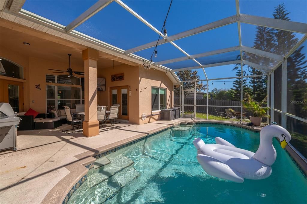 For Sale: $550,000 (4 beds, 2 baths, 2020 Square Feet)