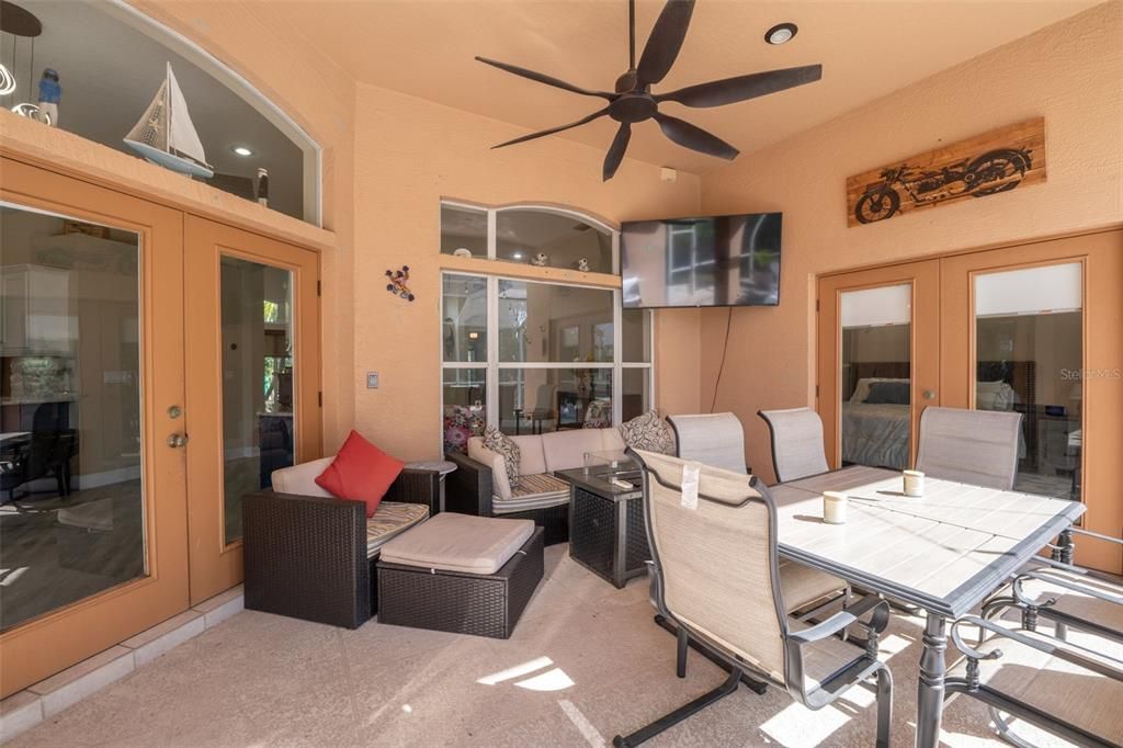 For Sale: $550,000 (4 beds, 2 baths, 2020 Square Feet)