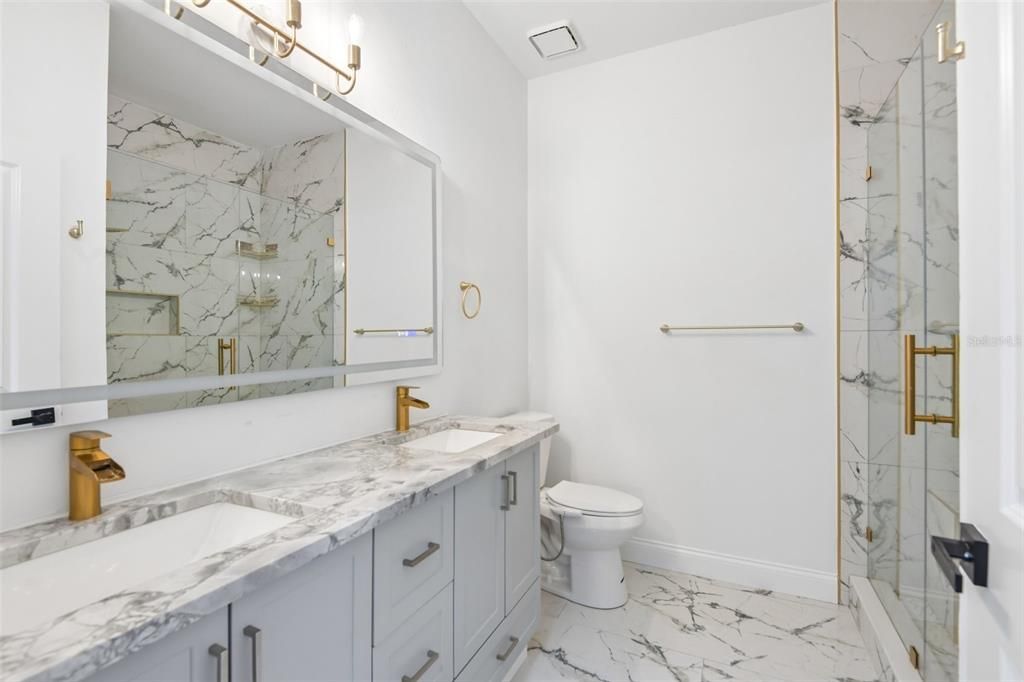 Activo con contrato: $475,000 (3 camas, 2 baños, 1588 Pies cuadrados)
