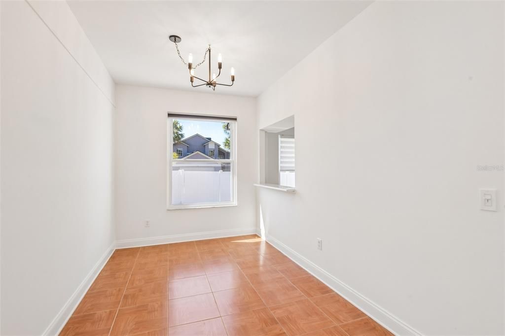 Activo con contrato: $475,000 (3 camas, 2 baños, 1588 Pies cuadrados)