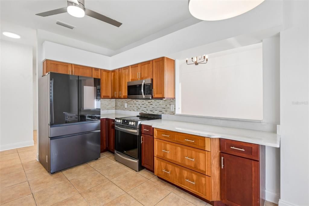 Activo con contrato: $475,000 (3 camas, 2 baños, 1588 Pies cuadrados)