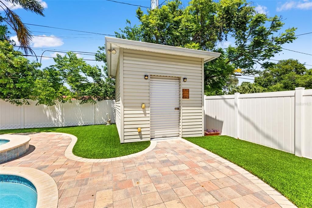 Activo con contrato: $879,900 (4 camas, 2 baños, 2460 Pies cuadrados)