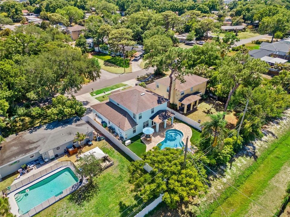 Activo con contrato: $879,900 (4 camas, 2 baños, 2460 Pies cuadrados)