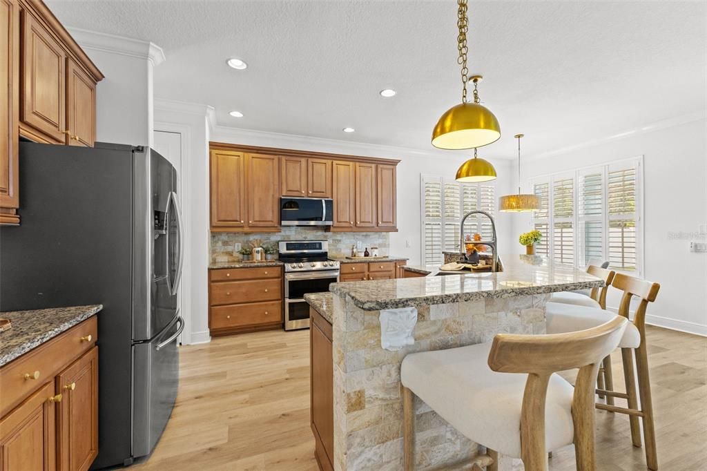Activo con contrato: $879,900 (4 camas, 2 baños, 2460 Pies cuadrados)