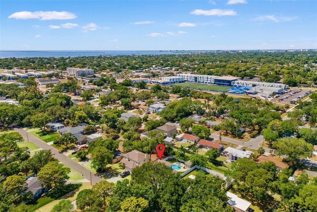 Activo con contrato: $879,900 (4 camas, 2 baños, 2460 Pies cuadrados)