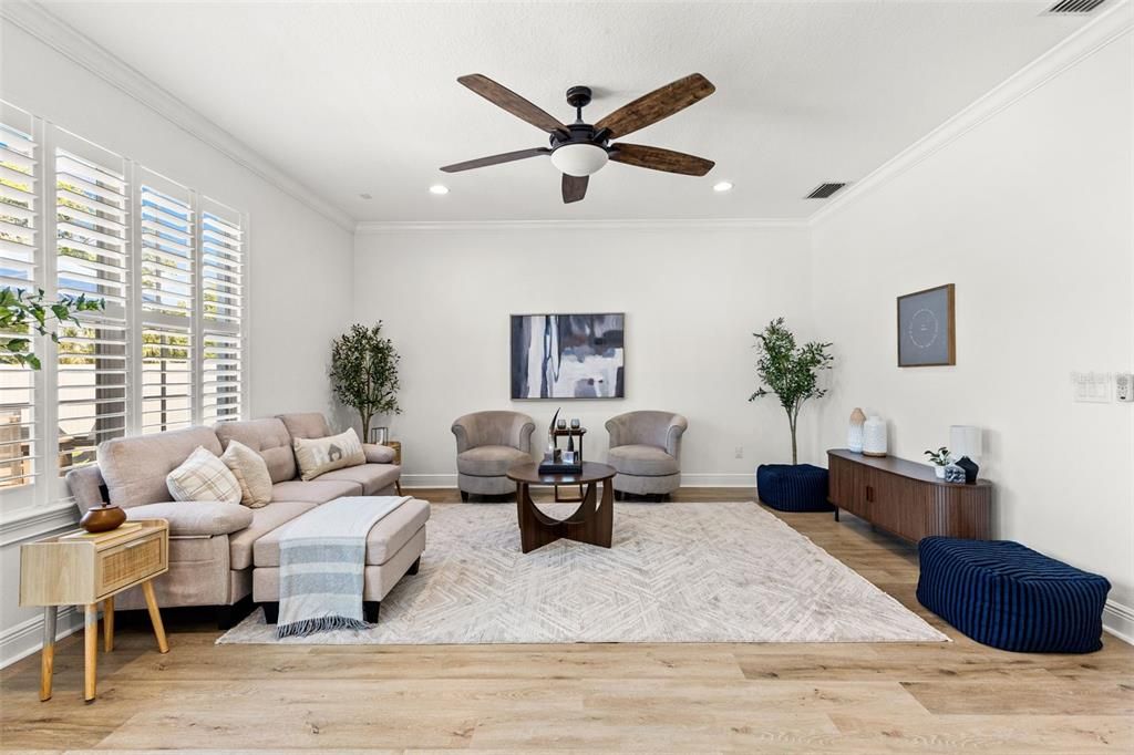 Activo con contrato: $879,900 (4 camas, 2 baños, 2460 Pies cuadrados)