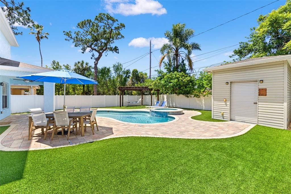 Activo con contrato: $879,900 (4 camas, 2 baños, 2460 Pies cuadrados)