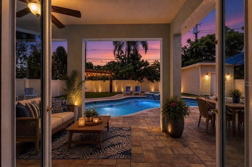 Activo con contrato: $879,900 (4 camas, 2 baños, 2460 Pies cuadrados)
