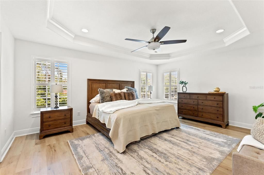 Activo con contrato: $879,900 (4 camas, 2 baños, 2460 Pies cuadrados)