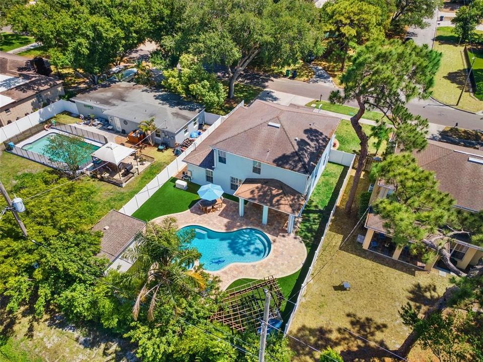 Activo con contrato: $879,900 (4 camas, 2 baños, 2460 Pies cuadrados)