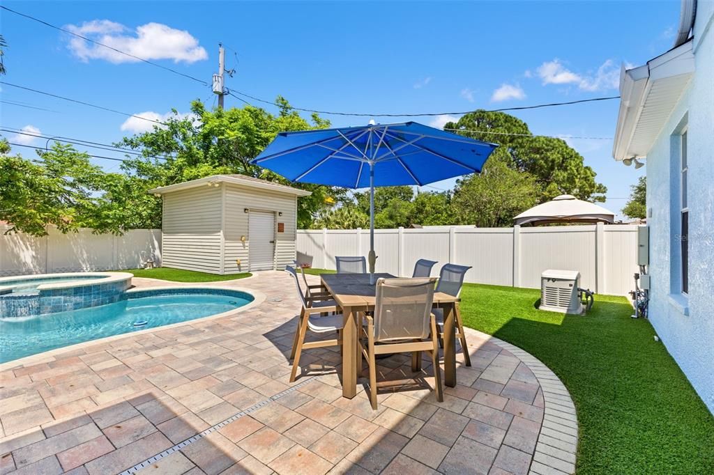 Activo con contrato: $879,900 (4 camas, 2 baños, 2460 Pies cuadrados)