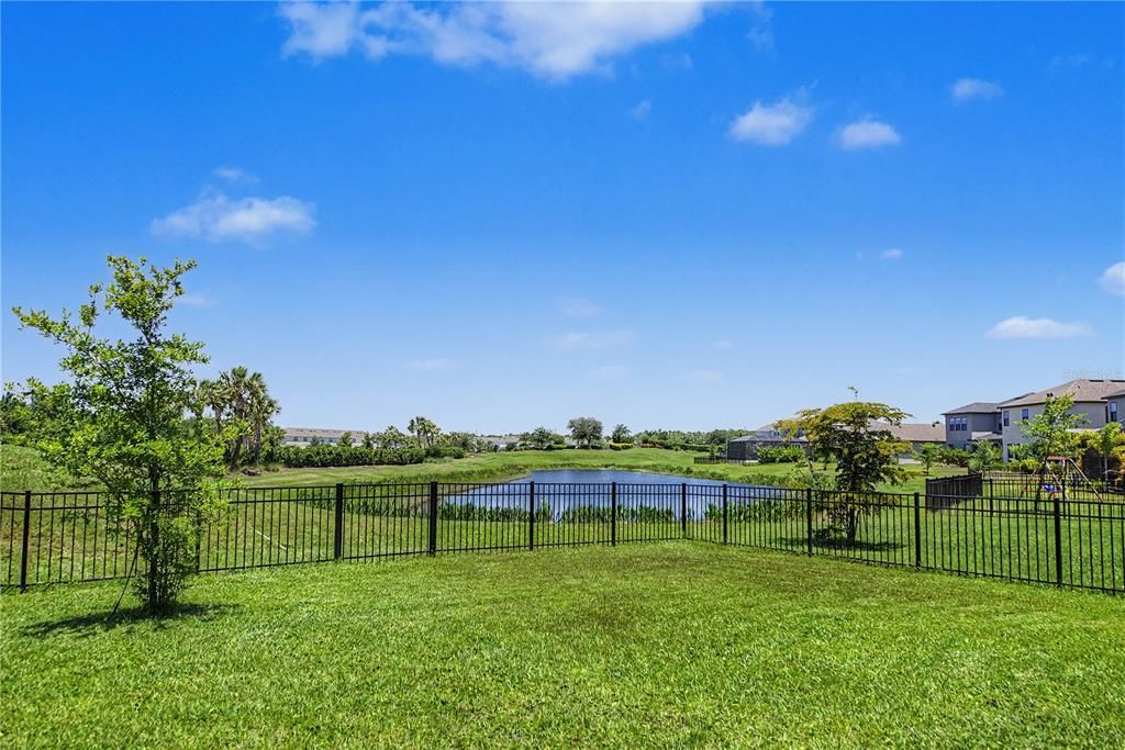 Activo con contrato: $499,999 (4 camas, 2 baños, 1783 Pies cuadrados)
