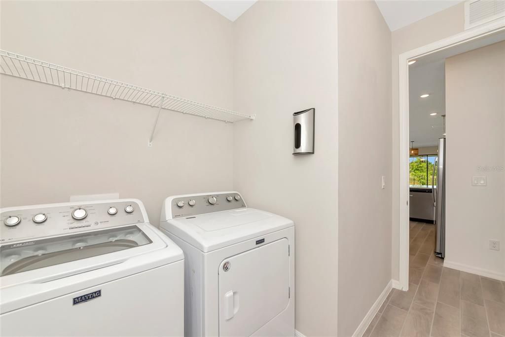 Activo con contrato: $499,999 (4 camas, 2 baños, 1783 Pies cuadrados)
