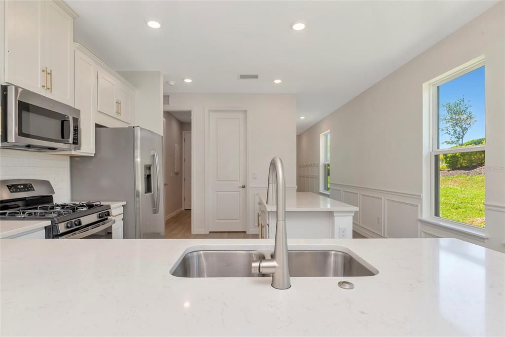 Activo con contrato: $499,999 (4 camas, 2 baños, 1783 Pies cuadrados)