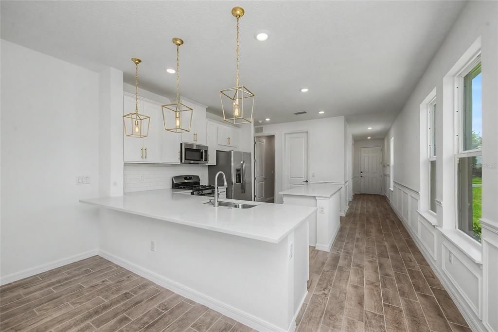 Activo con contrato: $499,999 (4 camas, 2 baños, 1783 Pies cuadrados)