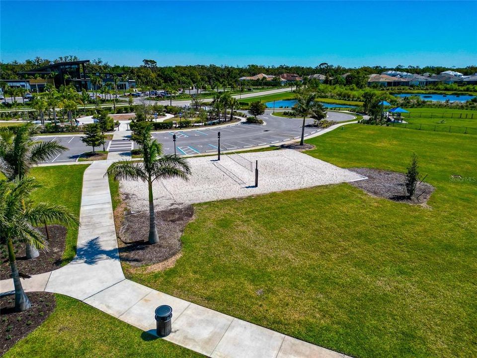 Activo con contrato: $499,999 (4 camas, 2 baños, 1783 Pies cuadrados)