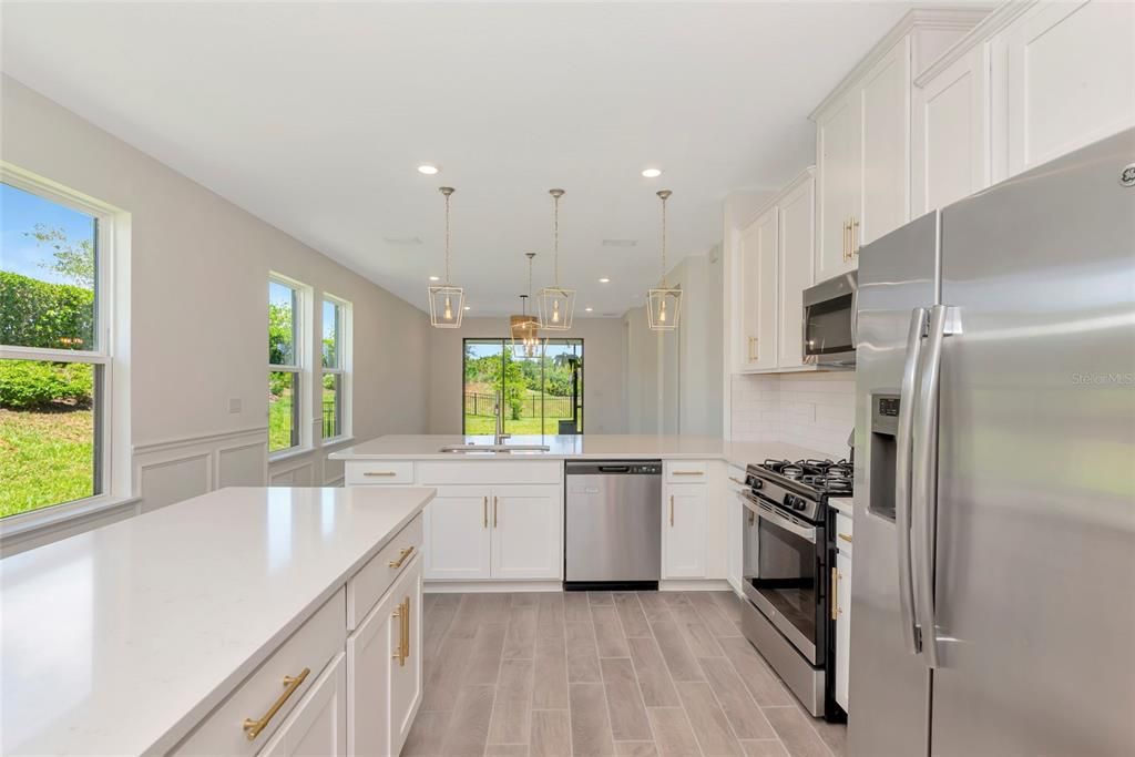 Activo con contrato: $499,999 (4 camas, 2 baños, 1783 Pies cuadrados)