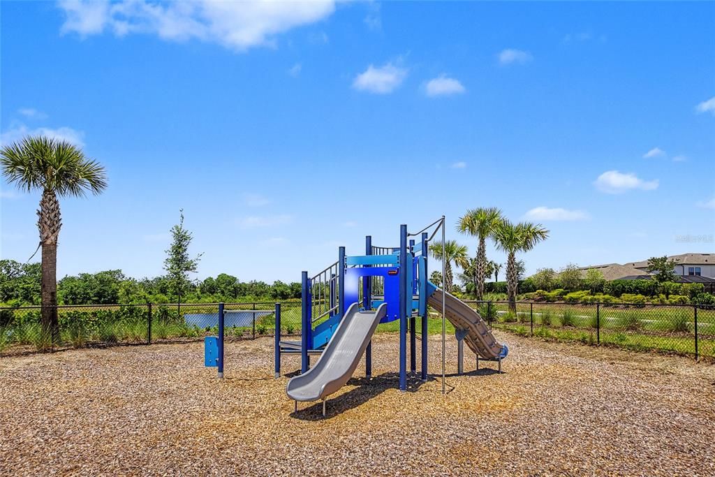 Activo con contrato: $499,999 (4 camas, 2 baños, 1783 Pies cuadrados)
