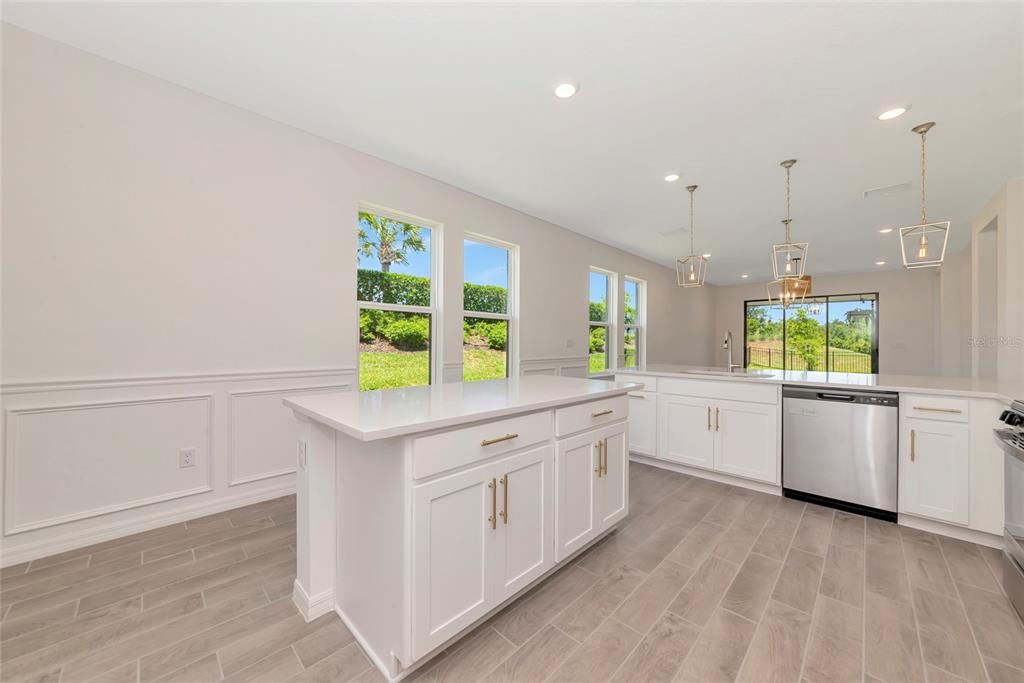 Activo con contrato: $499,999 (4 camas, 2 baños, 1783 Pies cuadrados)