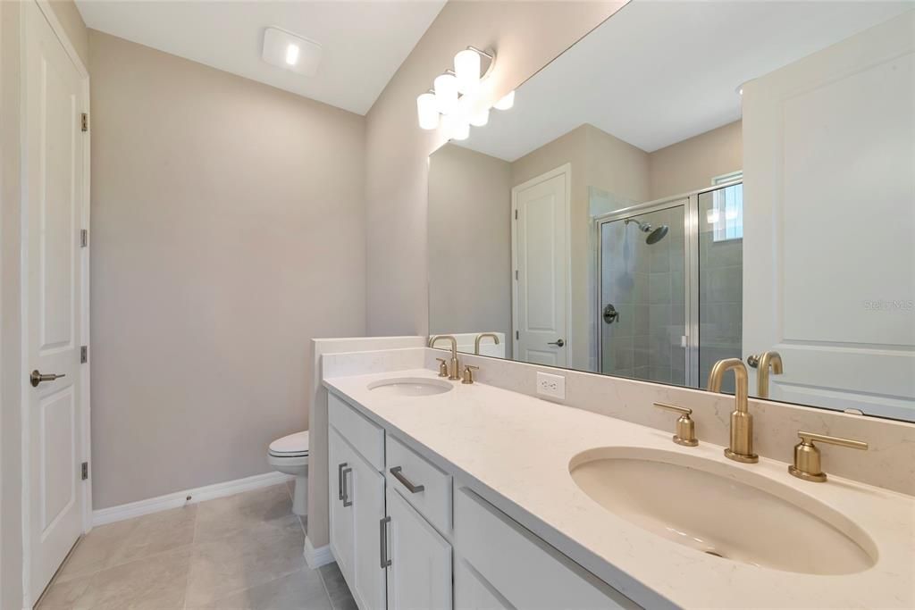 Activo con contrato: $499,999 (4 camas, 2 baños, 1783 Pies cuadrados)