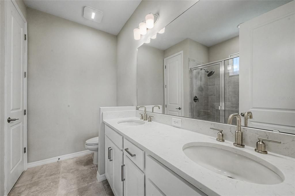 Activo con contrato: $499,999 (4 camas, 2 baños, 1783 Pies cuadrados)