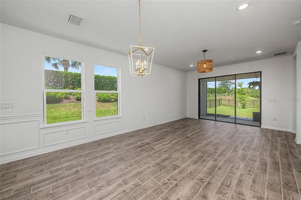 Activo con contrato: $499,999 (4 camas, 2 baños, 1783 Pies cuadrados)