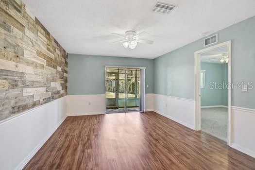 Active With Contract: $134,700 (2 beds, 2 baths, 1044 Square Feet)