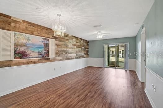 Active With Contract: $134,700 (2 beds, 2 baths, 1044 Square Feet)