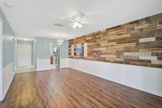 Active With Contract: $134,700 (2 beds, 2 baths, 1044 Square Feet)