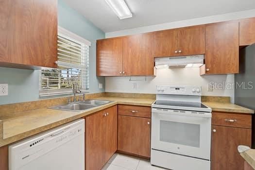 Active With Contract: $134,700 (2 beds, 2 baths, 1044 Square Feet)