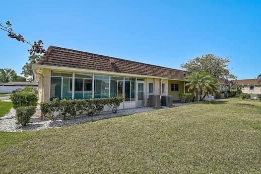 Active With Contract: $134,700 (2 beds, 2 baths, 1044 Square Feet)