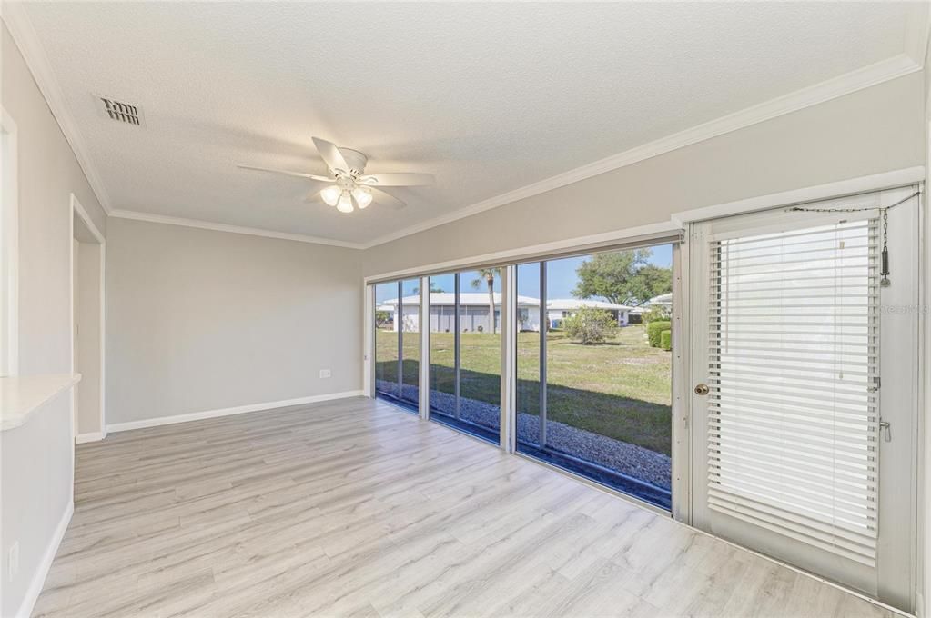 Activo con contrato: $225,000 (2 camas, 2 baños, 1121 Pies cuadrados)