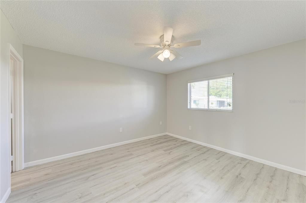 Activo con contrato: $225,000 (2 camas, 2 baños, 1121 Pies cuadrados)