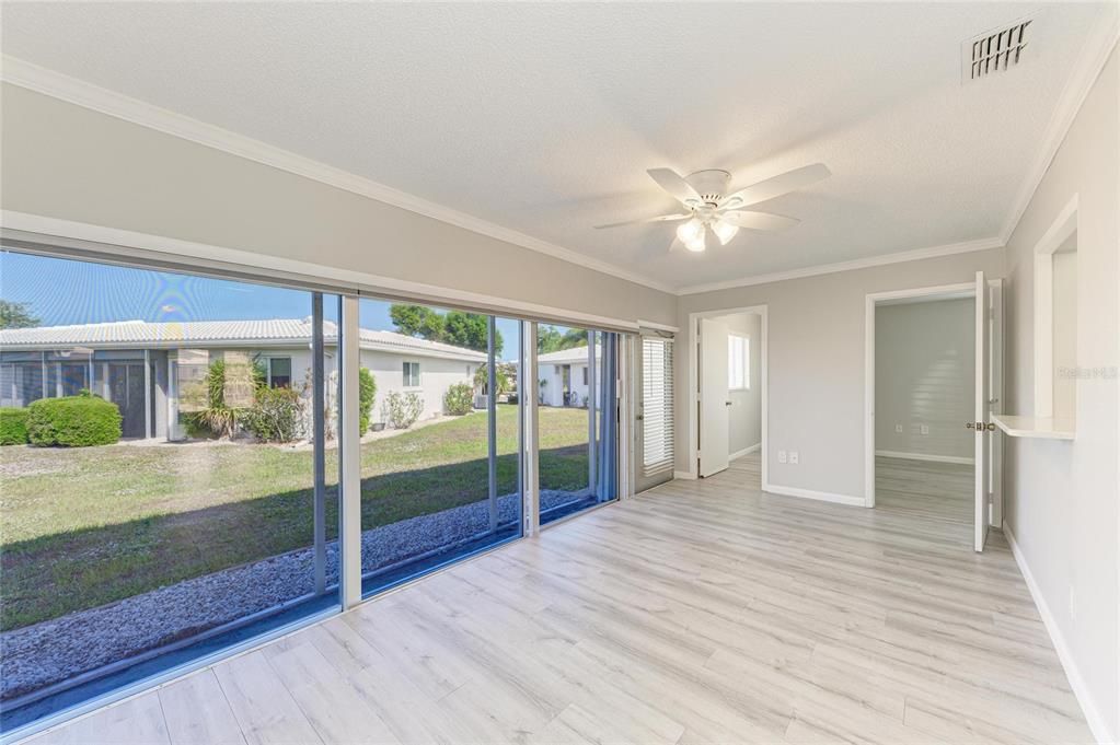 Activo con contrato: $225,000 (2 camas, 2 baños, 1121 Pies cuadrados)