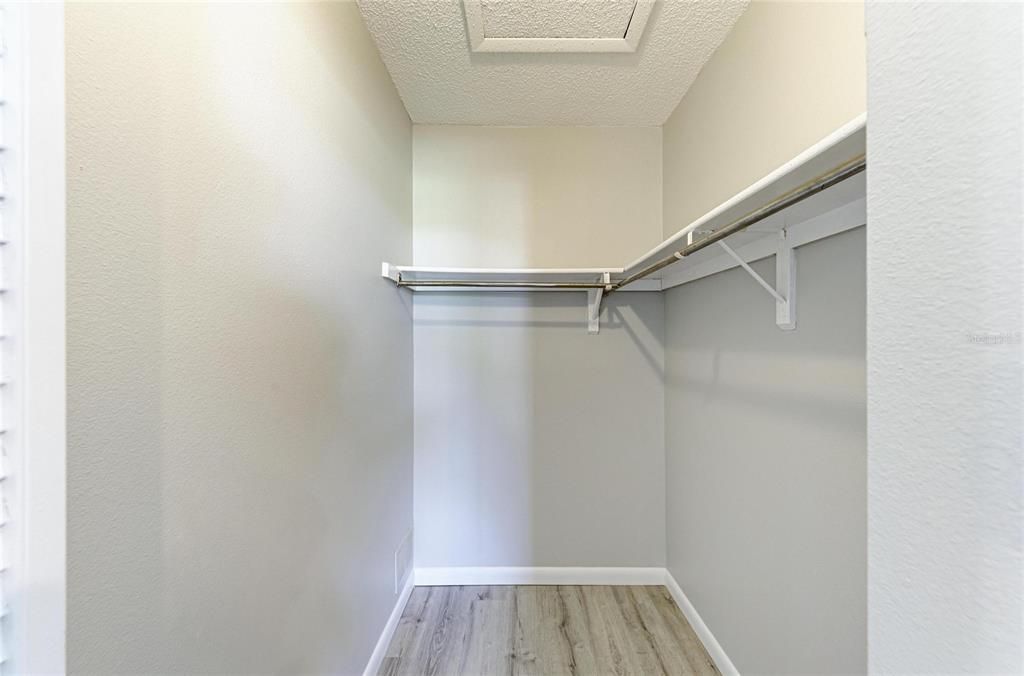 Activo con contrato: $225,000 (2 camas, 2 baños, 1121 Pies cuadrados)