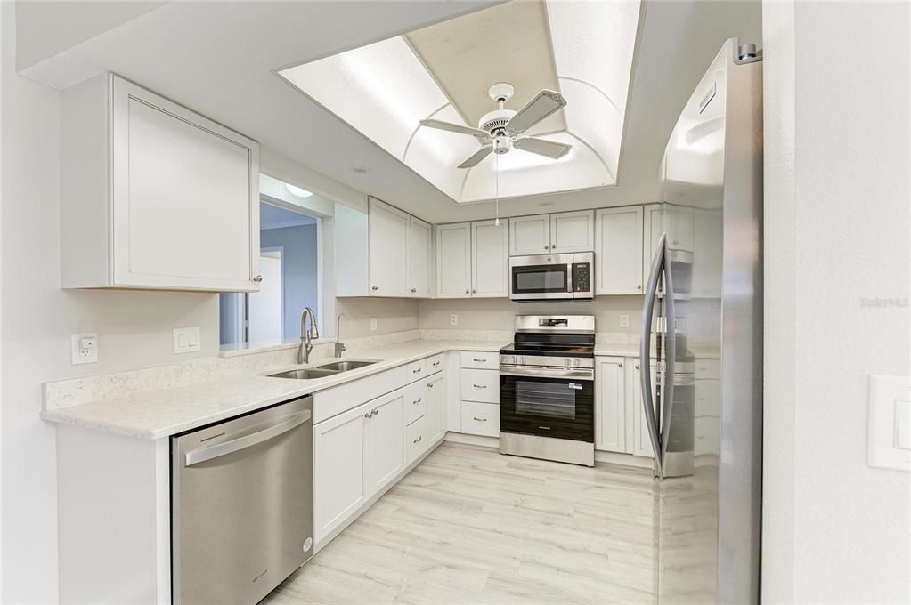 Activo con contrato: $225,000 (2 camas, 2 baños, 1121 Pies cuadrados)