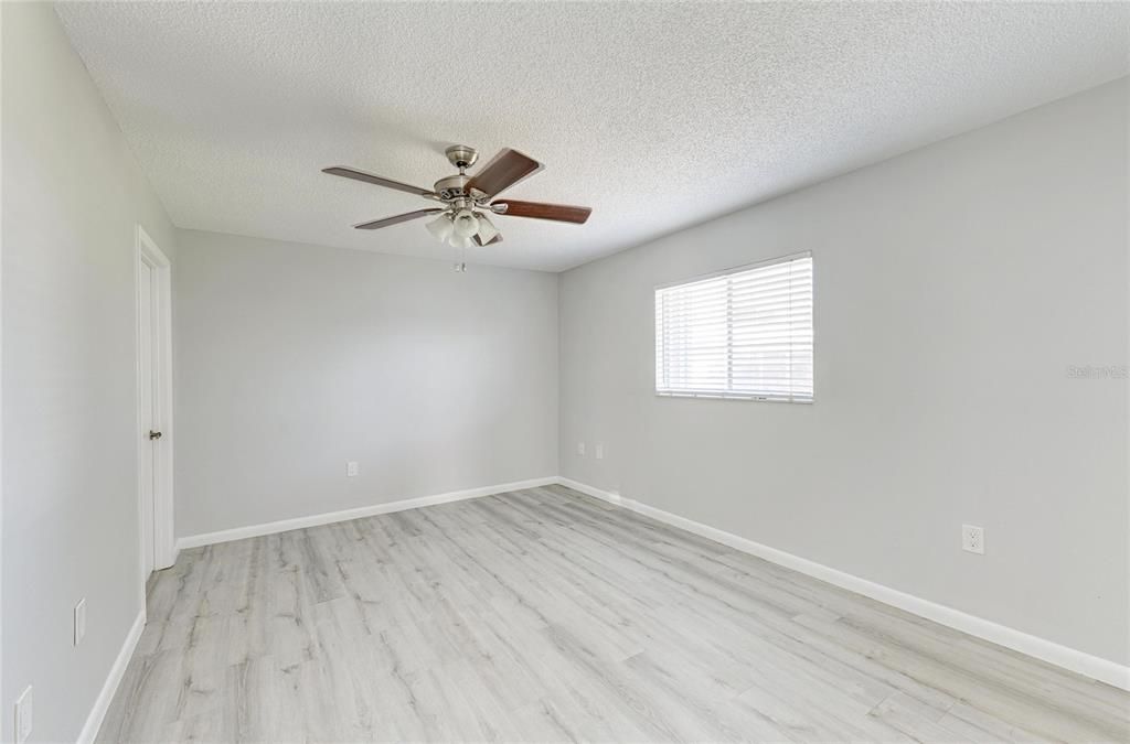 Activo con contrato: $225,000 (2 camas, 2 baños, 1121 Pies cuadrados)