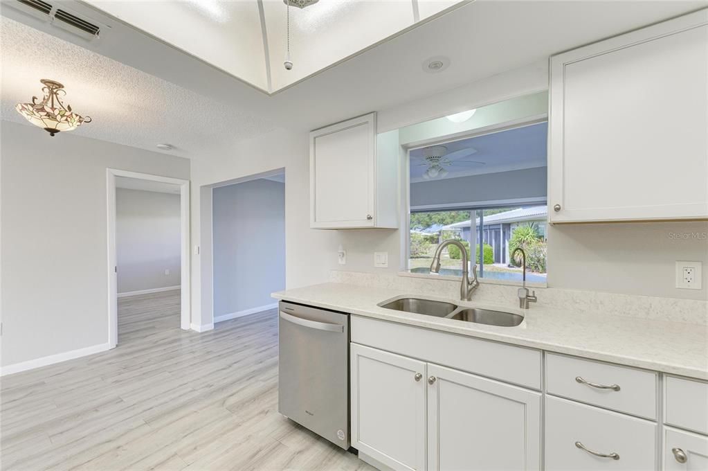 Activo con contrato: $225,000 (2 camas, 2 baños, 1121 Pies cuadrados)