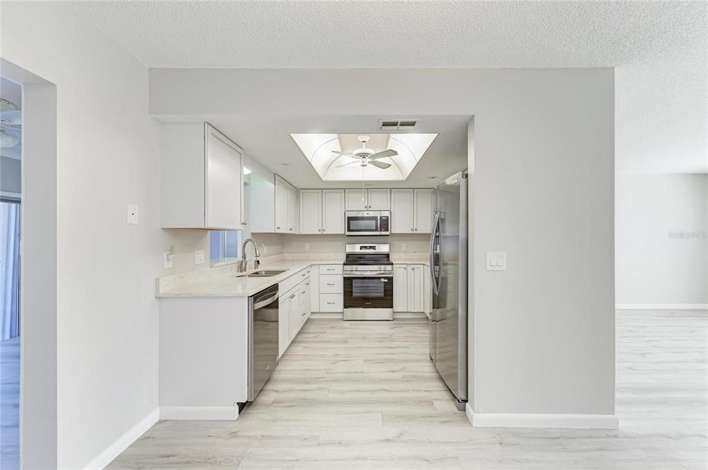 Activo con contrato: $225,000 (2 camas, 2 baños, 1121 Pies cuadrados)