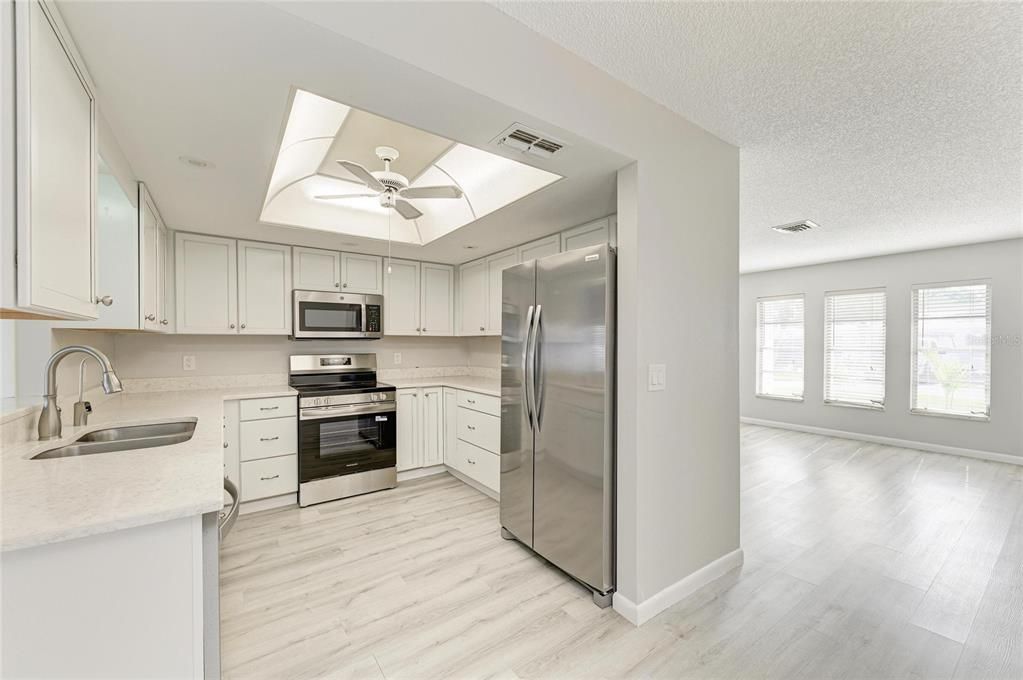Activo con contrato: $225,000 (2 camas, 2 baños, 1121 Pies cuadrados)