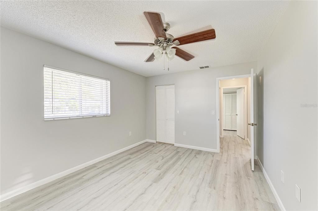 Activo con contrato: $225,000 (2 camas, 2 baños, 1121 Pies cuadrados)
