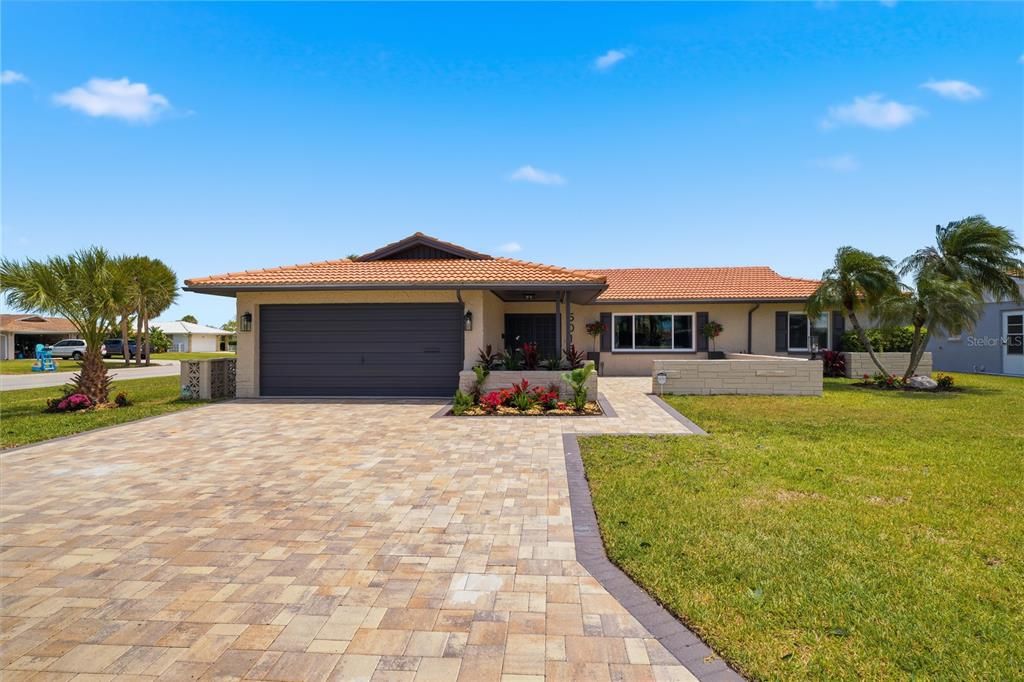 En Venta: $849,000 (4 camas, 2 baños, 2208 Pies cuadrados)