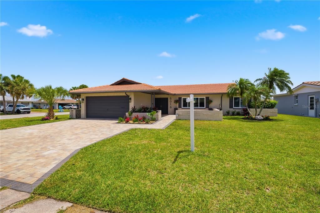 En Venta: $849,000 (4 camas, 2 baños, 2208 Pies cuadrados)