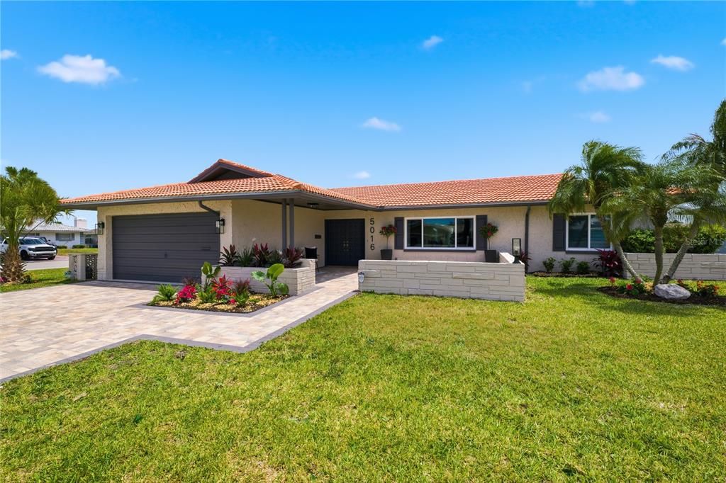 En Venta: $849,000 (4 camas, 2 baños, 2208 Pies cuadrados)