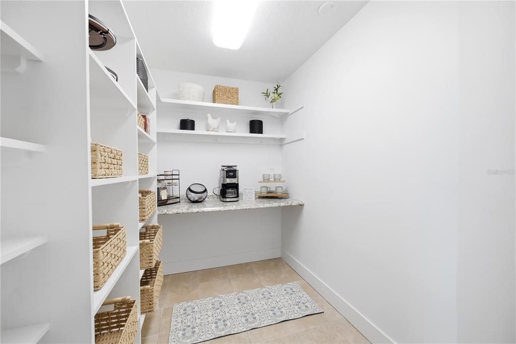 En Venta: $849,000 (4 camas, 2 baños, 2208 Pies cuadrados)