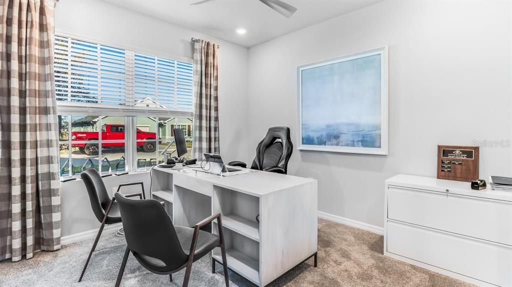 Activo con contrato: $299,999 (4 camas, 2 baños, 1828 Pies cuadrados)