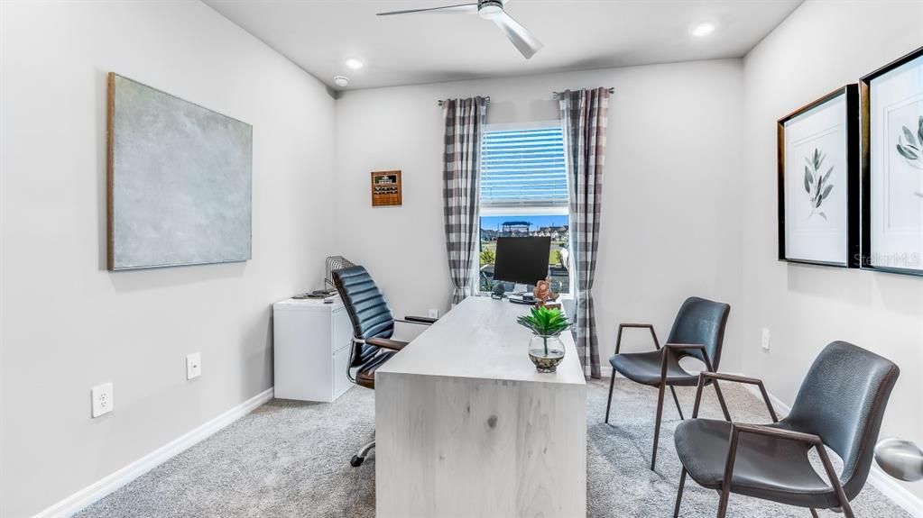 Activo con contrato: $299,999 (4 camas, 2 baños, 1828 Pies cuadrados)